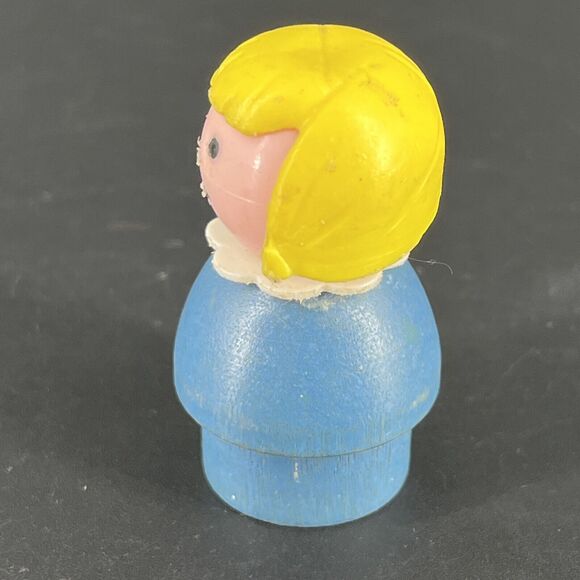 Vintage Fisher Price little people wood blue girl yellow/blond hair/pigtails - Picture 4 of 12